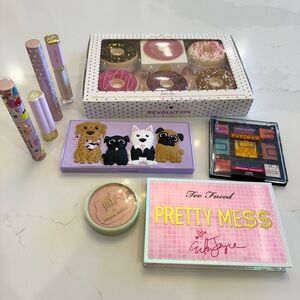 Make up bundle/NEVER USED